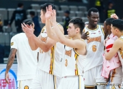 爱游戏娱乐-上海队险胜山西队，麦科勒姆点燃赛场