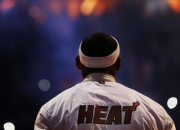 爱游戏官方入口-布克关键先生本色尽显，黄蜂末节强行终结开拓者连胜势头