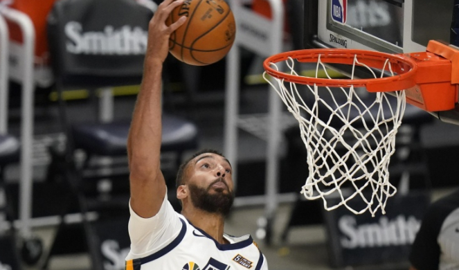 天津队绝杀骑士,戈贝尔点燃赛场 天津队绝杀骑士,戈贝尔点燃赛场