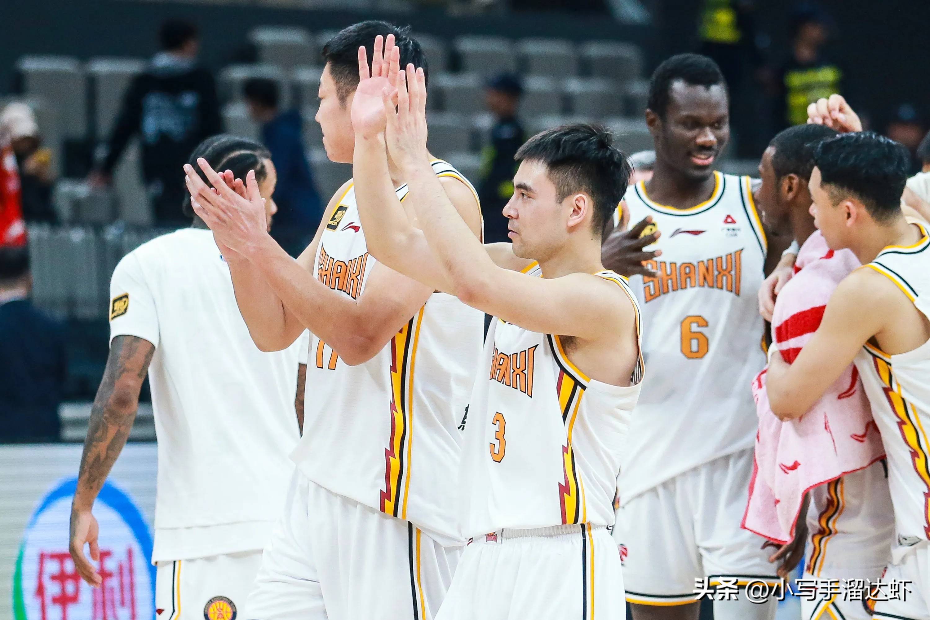 上海队险胜山西队，麦科勒姆点燃赛场