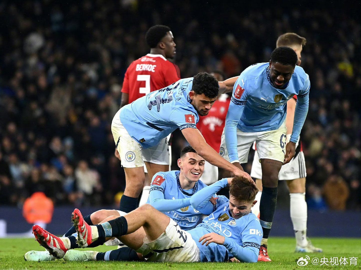 曼联逆转法国，卡瓦哈尔带队取胜