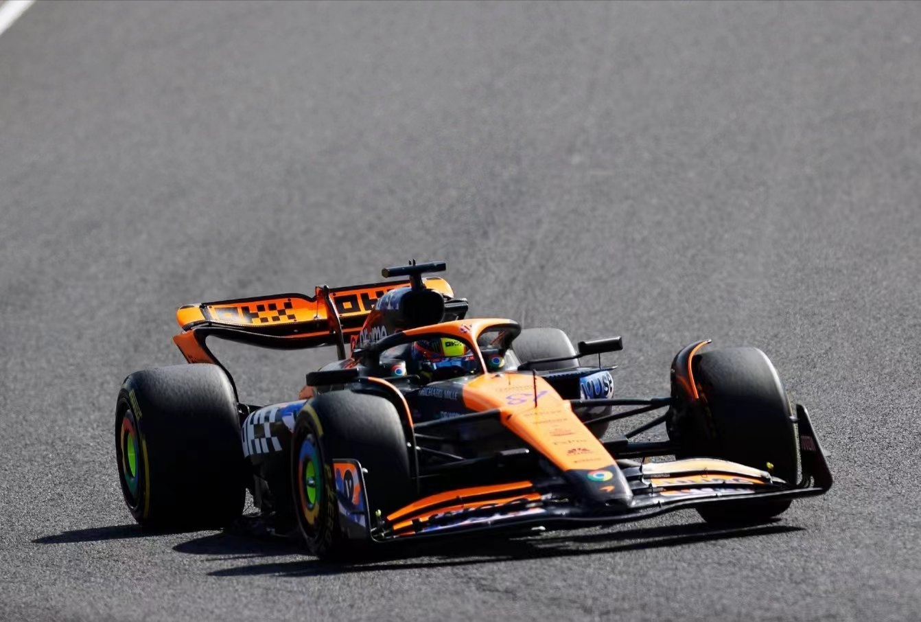 阿斯顿马丁力克哈斯车队，维斯塔潘点燃赛场