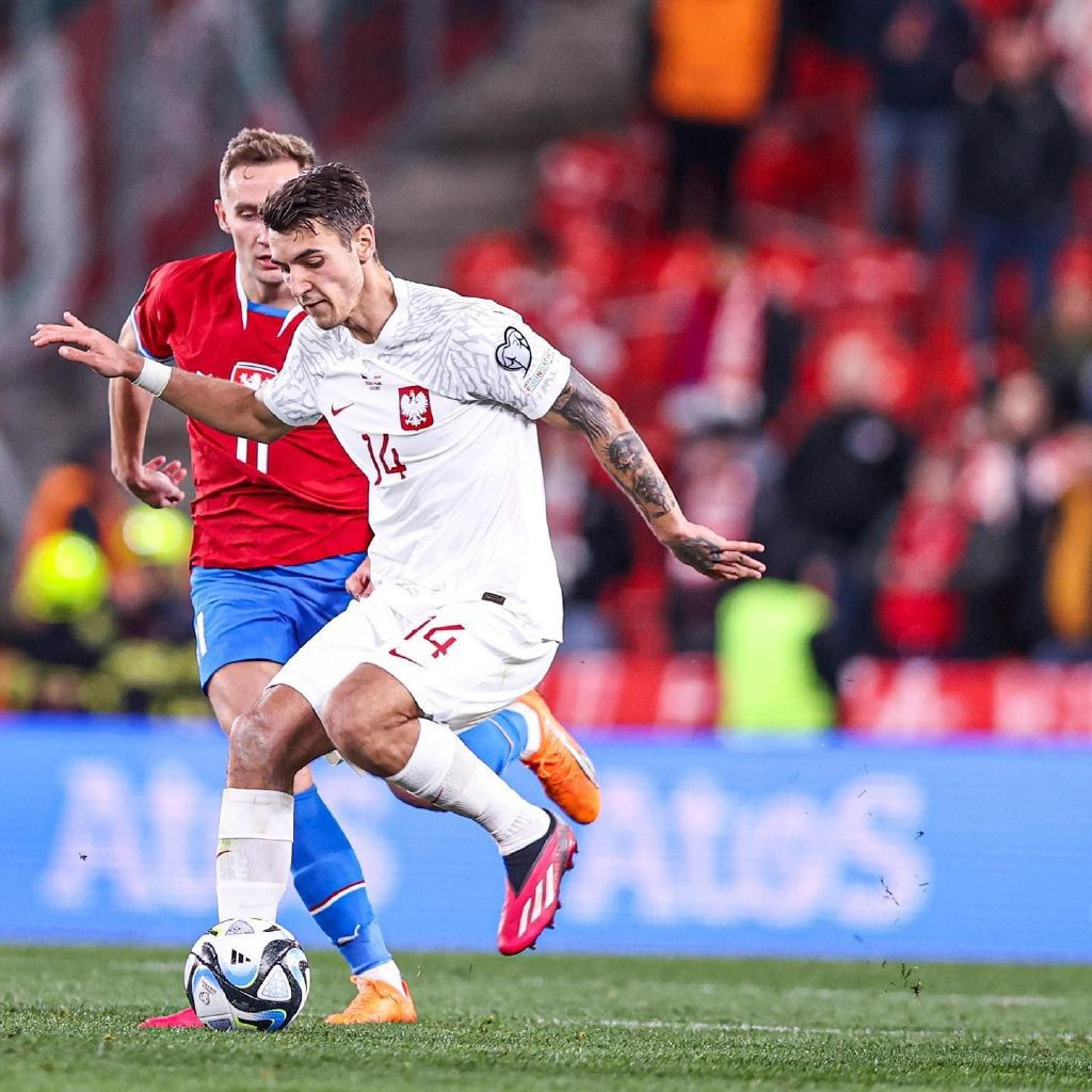 英格兰横扫波兰，库尔图瓦高光表现