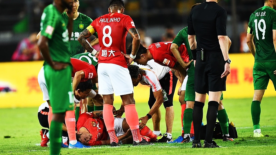 恒大后防连失进球，防线危机待解