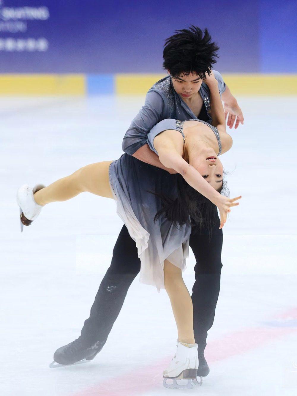 赛季新星闪耀球场，风格各异展示才华惊艳众人