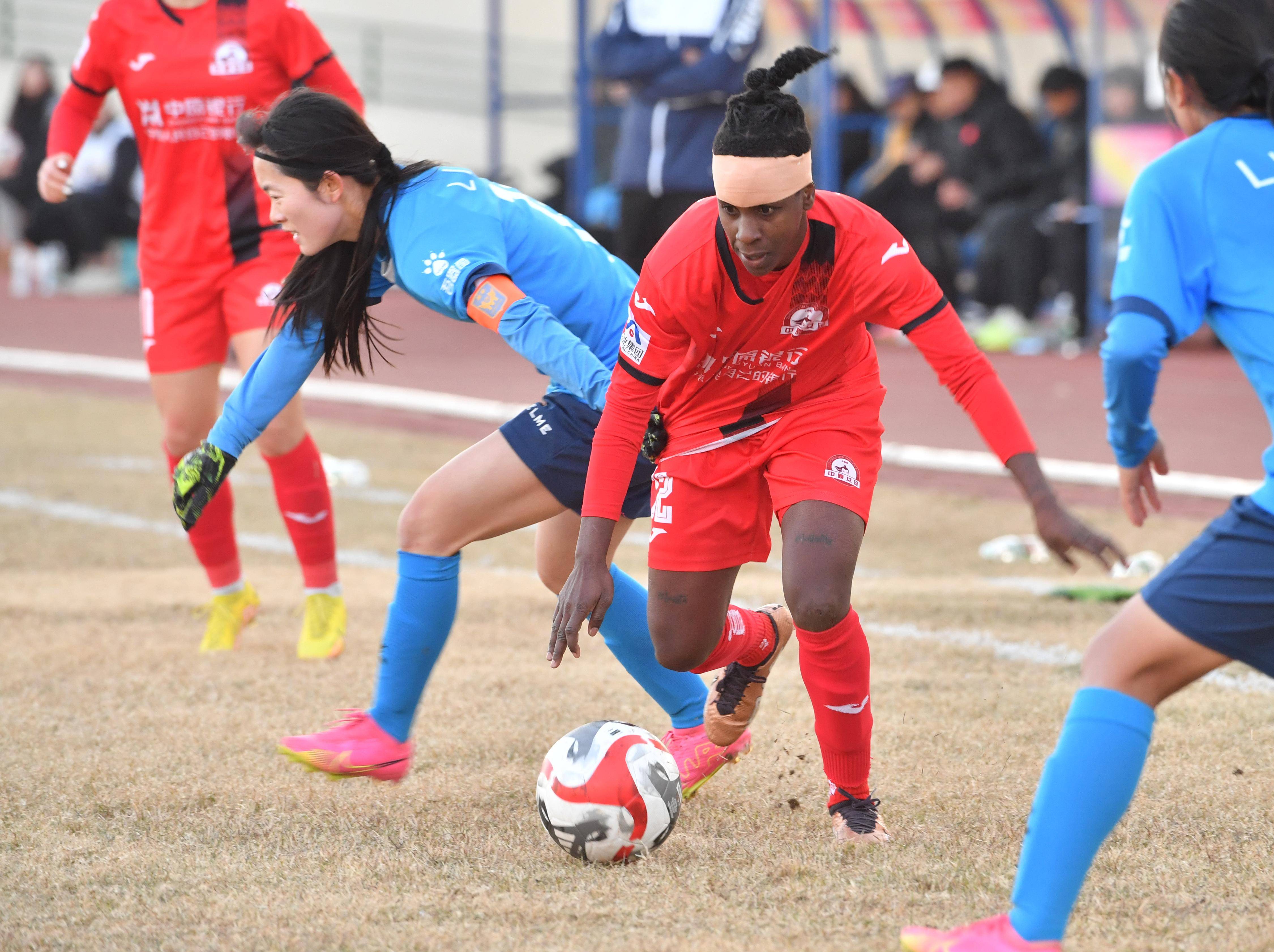 巴西女足全队士气高昂,备战最后一场比赛 巴西女足全队士气高昂,备战最后一场比赛