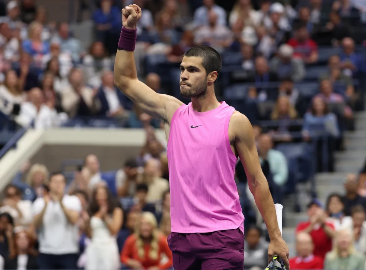 西班牙网球队力克美国网球队，阿尔卡拉斯绝境逆转