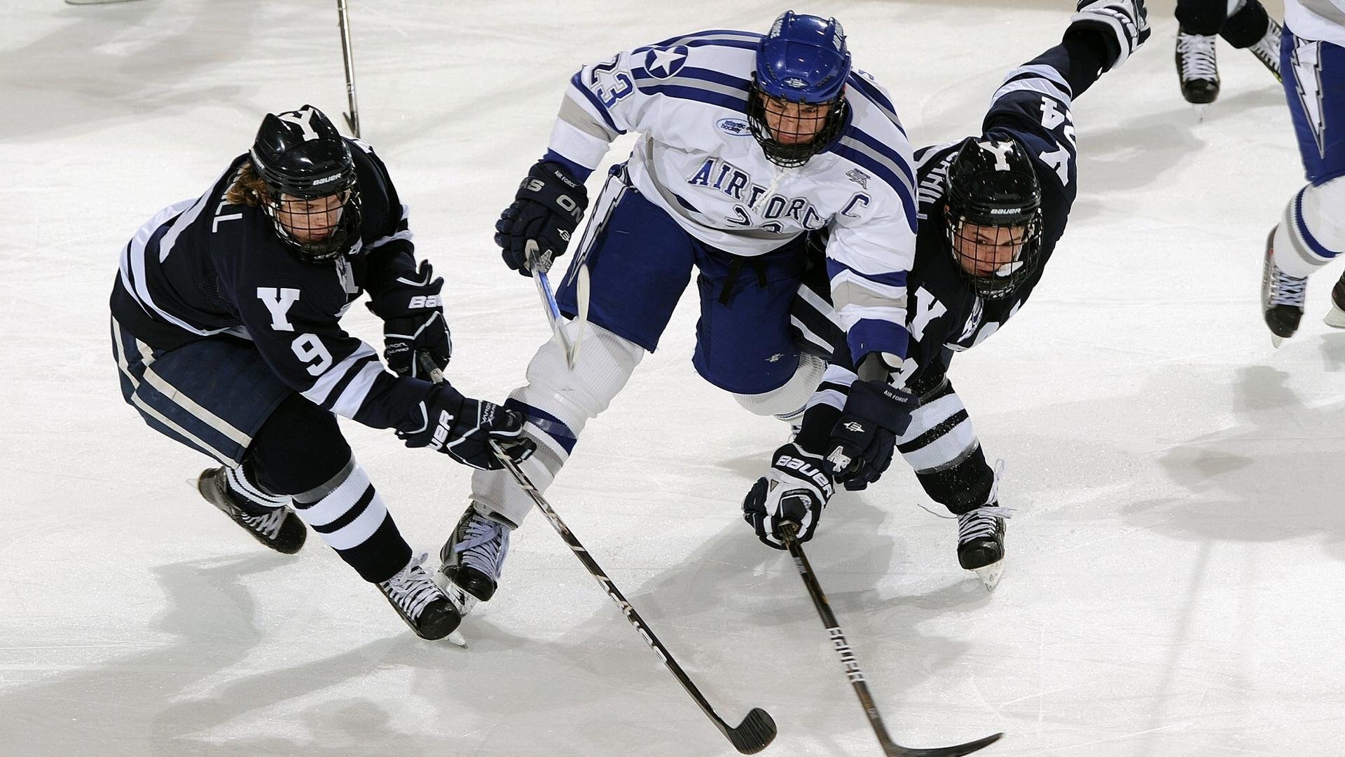 库尔图瓦神级爆发难救主,里昂火力全开压制勒沃库森晋级